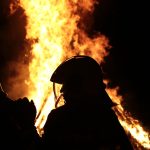 Dinas Damkar Dharmasraya Evakuasi Longsor di Kantor Walikota