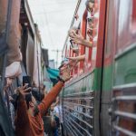 Dinas Damkar Dharmasraya Bersihkan Material Longsor di Pelabuhan